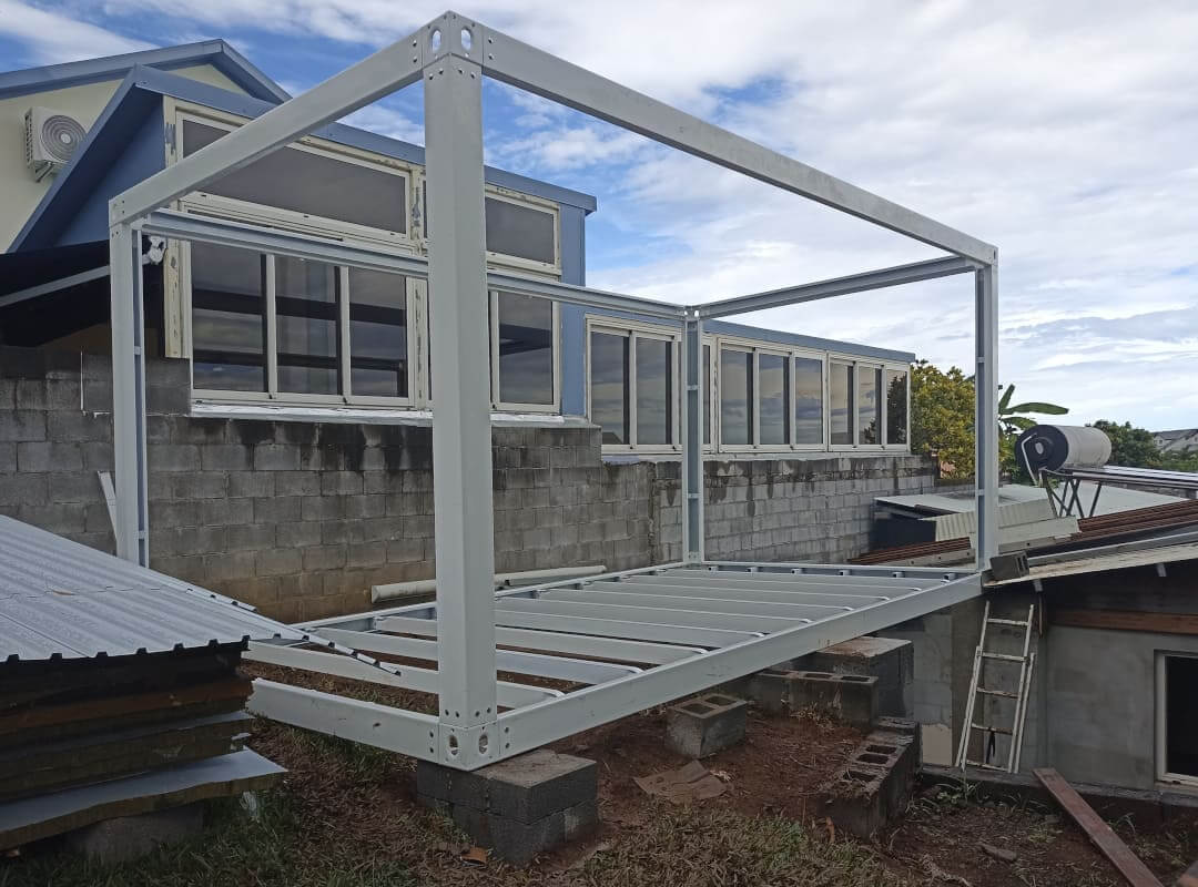 Maison container en kit 6×3m – structure acier galvanisé assemblée